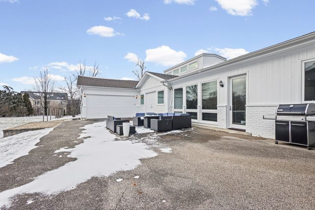 2390 White Oak Drive, Northbrook, IL 60062