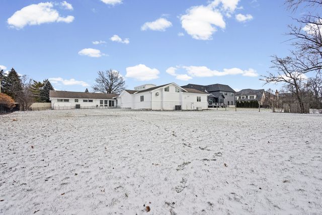 2390 White Oak Drive, Northbrook, IL 60062