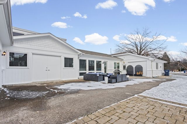 2390 White Oak Drive, Northbrook, IL 60062