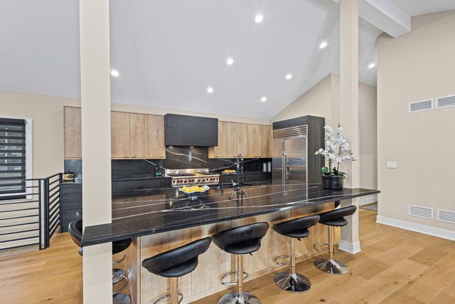 2390 White Oak Drive, Northbrook, IL 60062