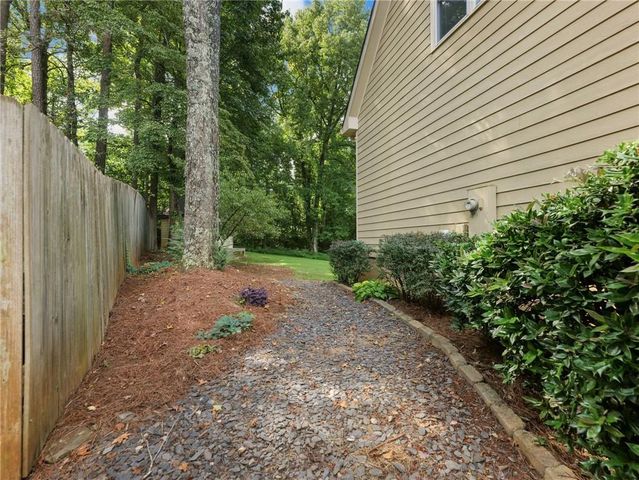 2462 Kaley Walk NW, Kennesaw, GA 30152