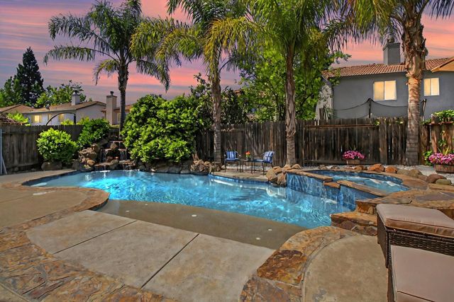 11568 Pyrites Ct, Gold River, CA 95670