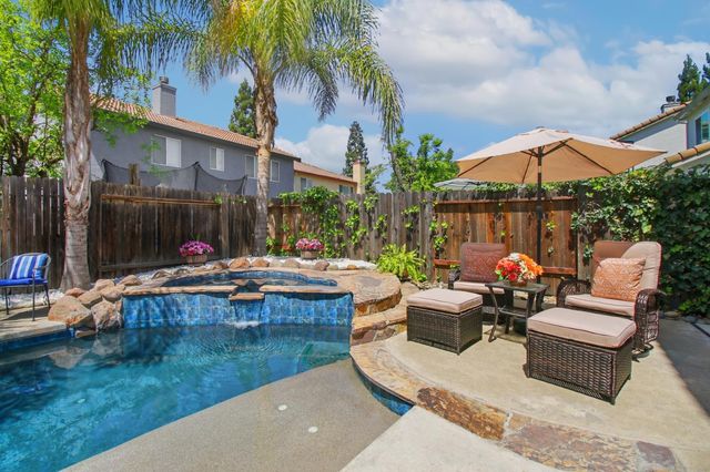 11568 Pyrites Ct, Gold River, CA 95670