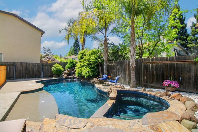 11568 Pyrites Ct, Gold River, CA 95670