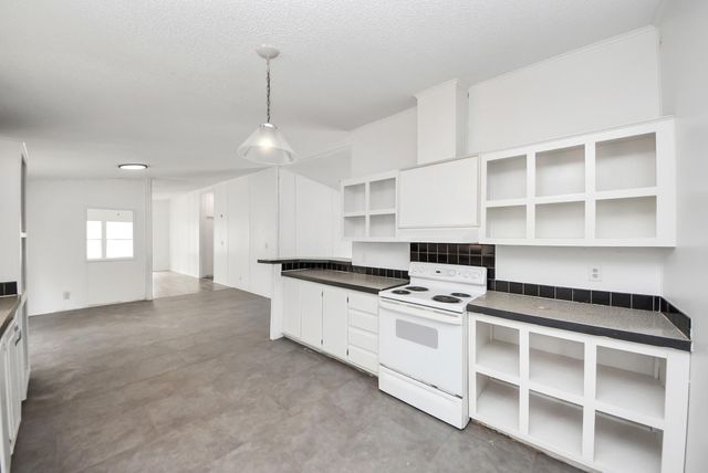 50 S Oak Dr, Cleveland, TX 77328