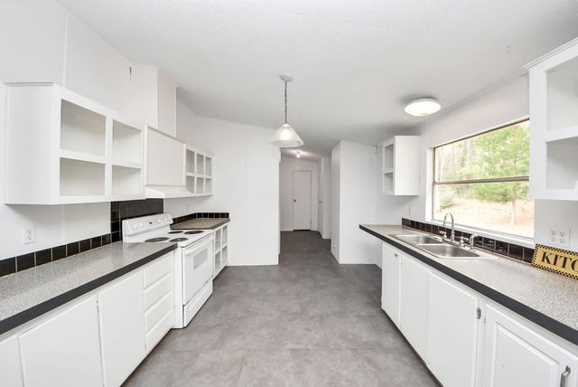 50 S Oak Dr, Cleveland, TX 77328