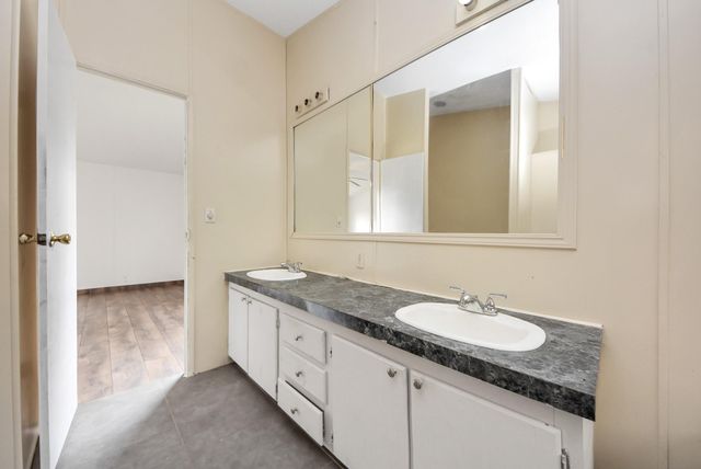 50 S Oak Dr, Cleveland, TX 77328