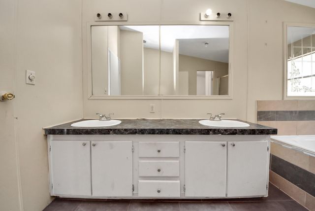 50 S Oak Dr, Cleveland, TX 77328