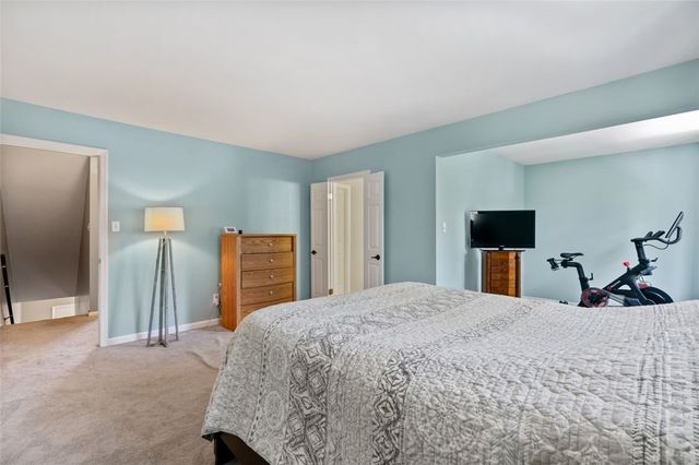 1557 Pinehurst, Upper St Clair, PA 15241