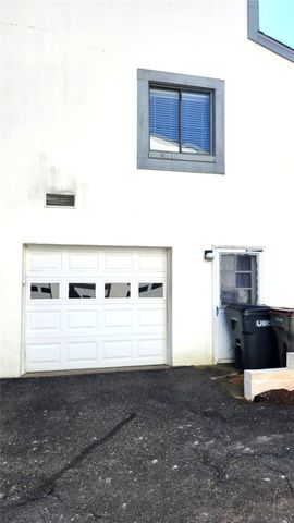 1557 Pinehurst, Upper St Clair, PA 15241