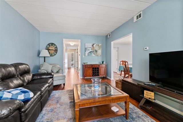 1557 Pinehurst, Upper St Clair, PA 15241