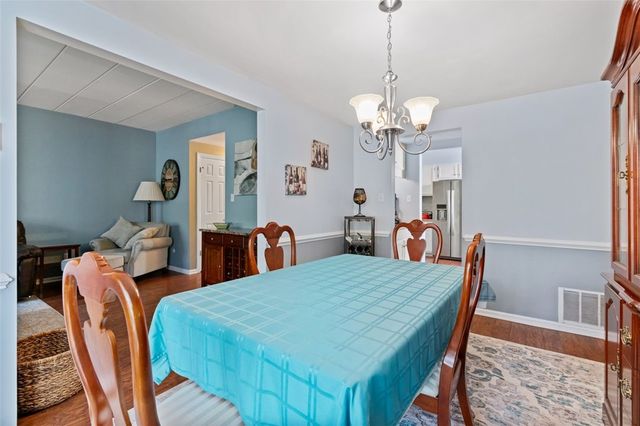 1557 Pinehurst, Upper St Clair, PA 15241