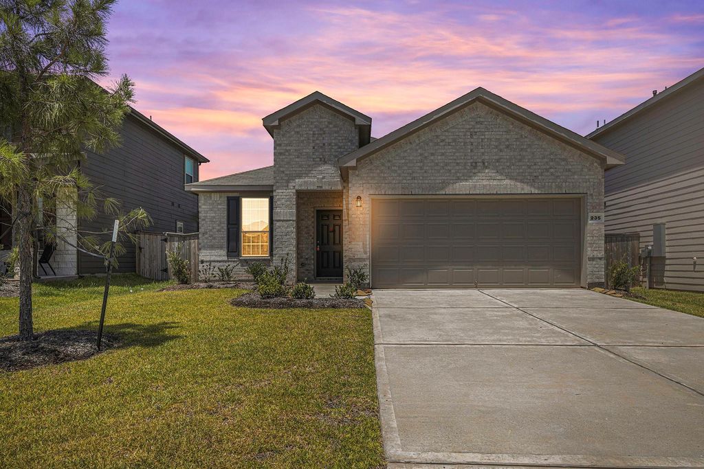 235 Pine Cavern Drive, Conroe, TX 77378