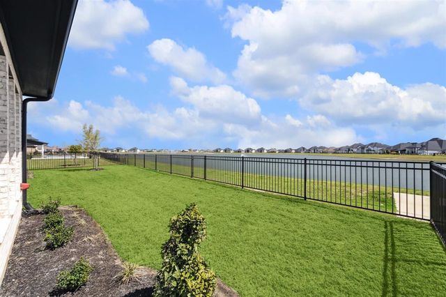 1839 Lake Crest Lane, Friendswood, TX 77546