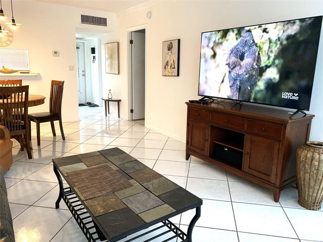 5003 NW 35th Street 508, Lauderdale Lakes, FL 33319