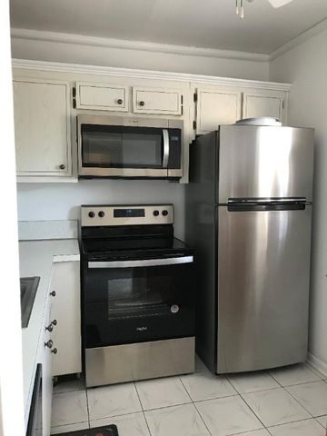 5003 NW 35th Street 508, Lauderdale Lakes, FL 33319