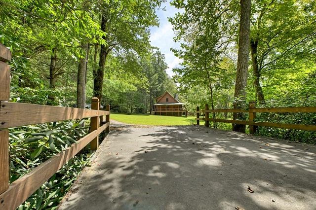 656 Newberry Drive, Ellijay, GA 30536