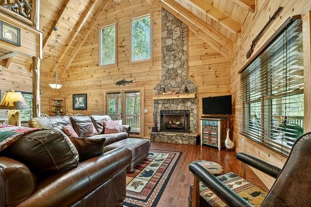 656 Newberry Drive, Ellijay, GA 30536