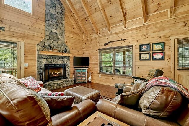 656 Newberry Drive, Ellijay, GA 30536