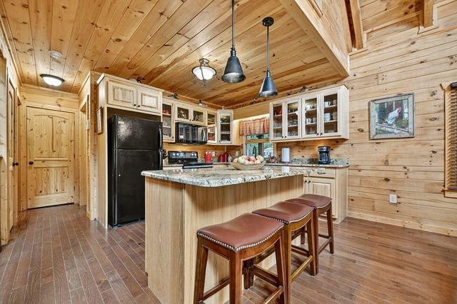 656 Newberry Drive, Ellijay, GA 30536