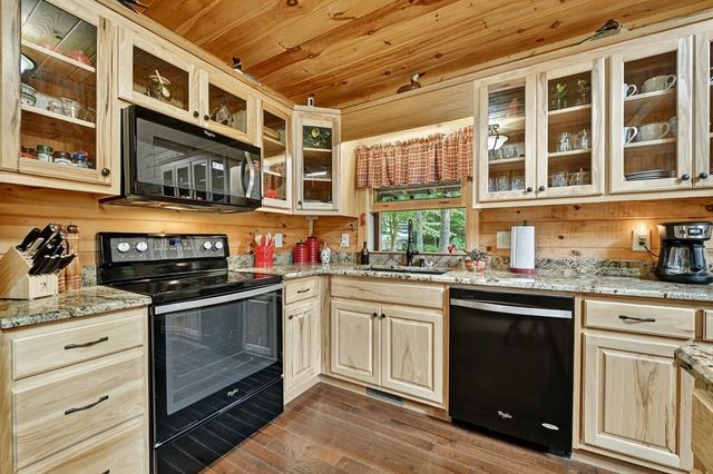 656 Newberry Drive, Ellijay, GA 30536