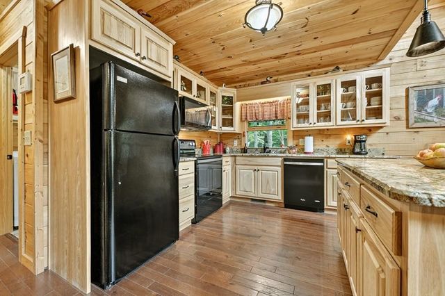 656 Newberry Drive, Ellijay, GA 30536