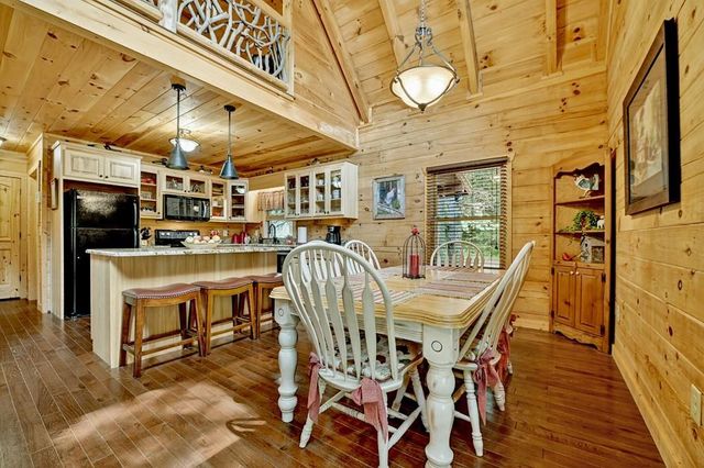 656 Newberry Drive, Ellijay, GA 30536