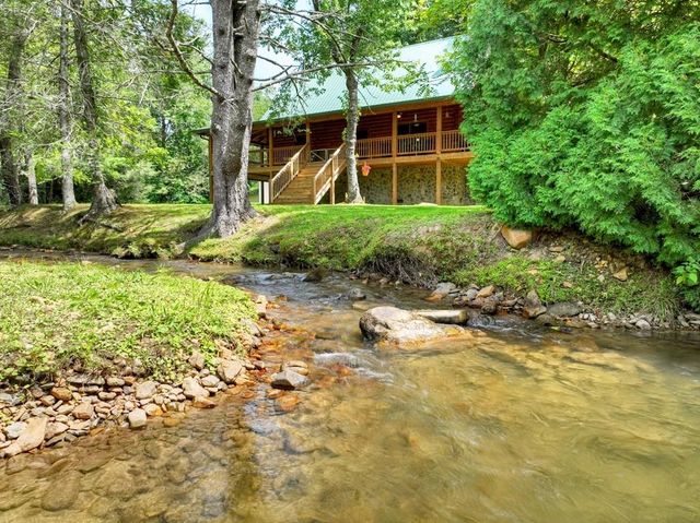 656 Newberry Drive, Ellijay, GA 30536