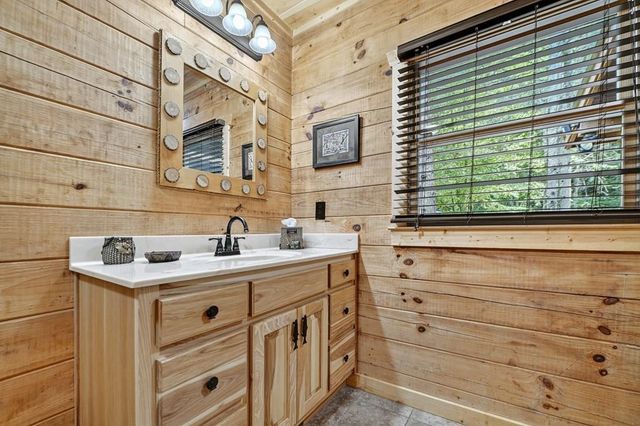 656 Newberry Drive, Ellijay, GA 30536