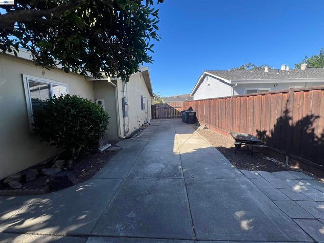 8499 Bandon Dr, Dublin, CA 94568