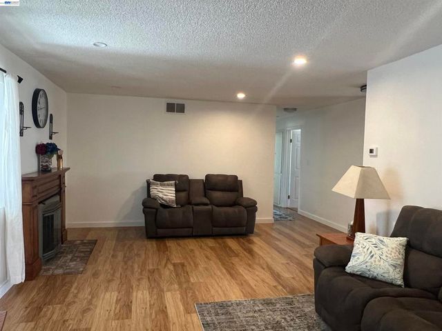 8499 Bandon Dr, Dublin, CA 94568
