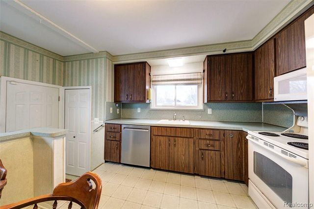 32623 Joy Road, Westland, MI 48185