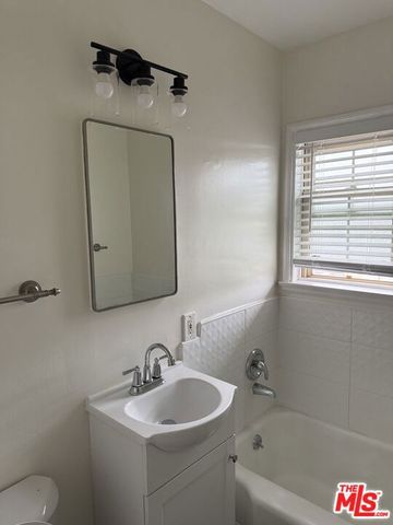 947 S Bedford Street, Los Angeles, CA 90035