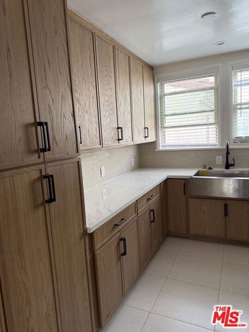 947 S Bedford Street, Los Angeles, CA 90035