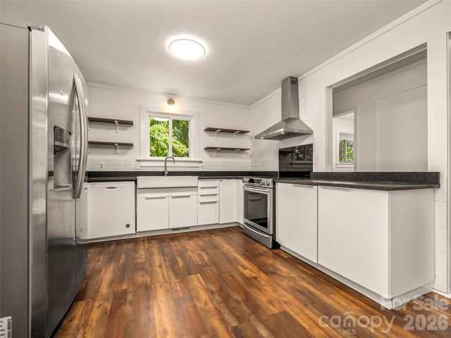 3276 Howard Gap Road, Hendersonville, NC 28792