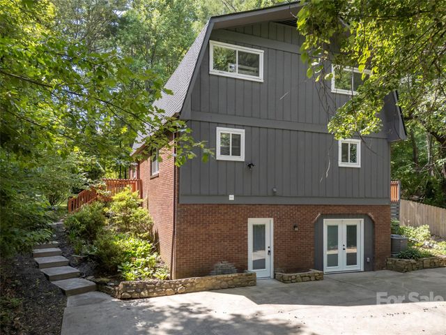 3276 Howard Gap Road, Hendersonville, NC 28792