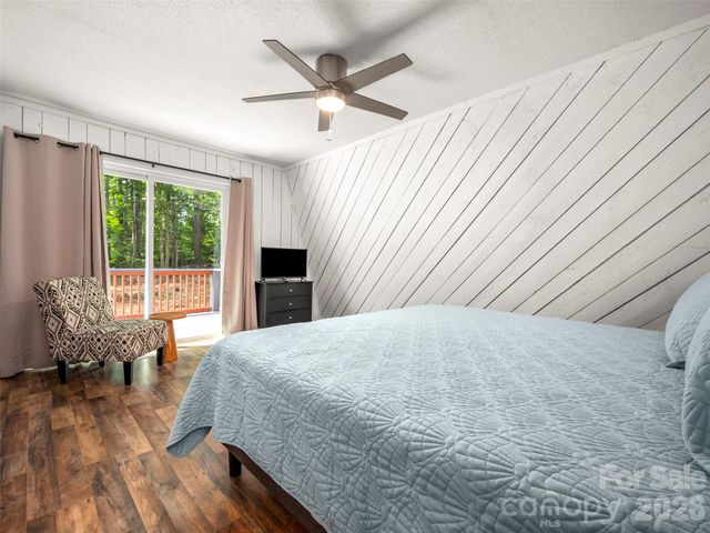 3276 Howard Gap Road, Hendersonville, NC 28792