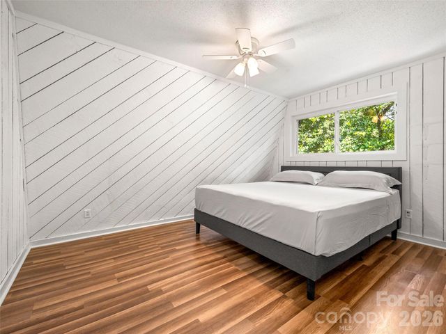 3276 Howard Gap Road, Hendersonville, NC 28792
