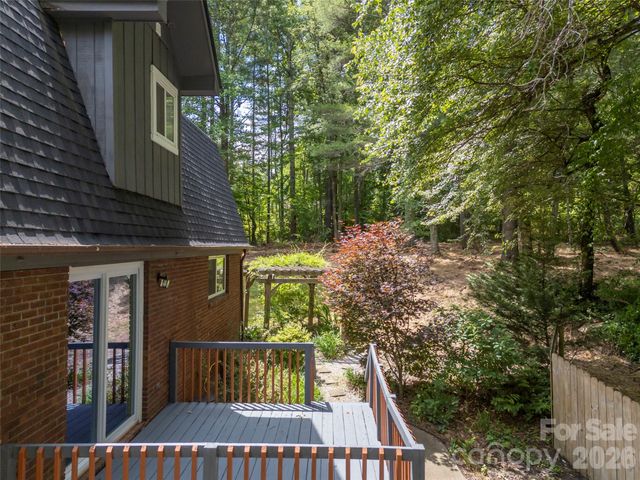 3276 Howard Gap Road, Hendersonville, NC 28792