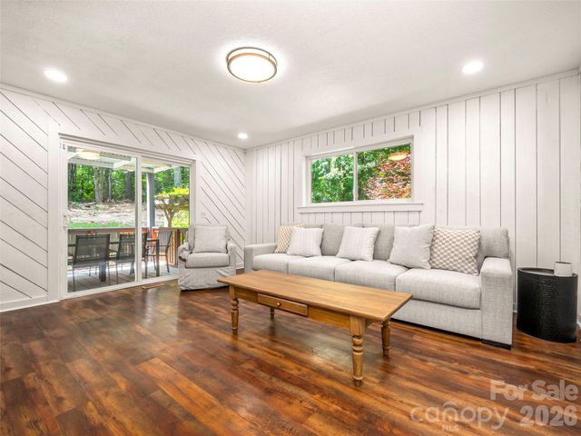 3276 Howard Gap Road, Hendersonville, NC 28792