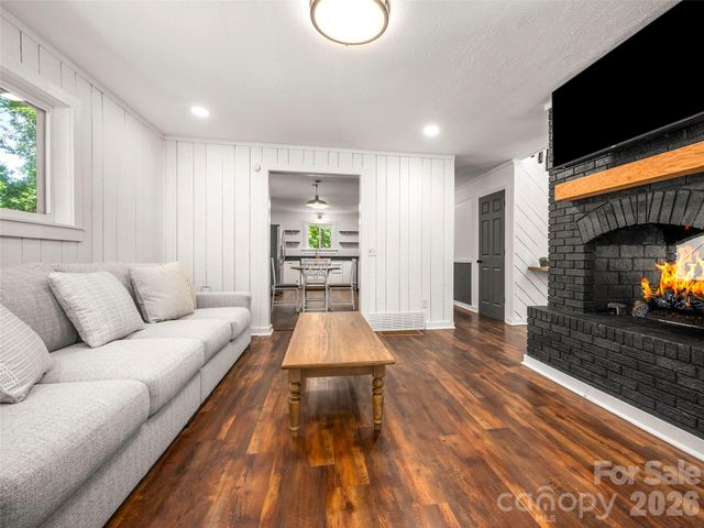 3276 Howard Gap Road, Hendersonville, NC 28792