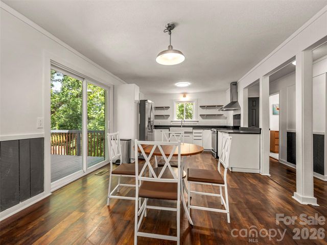 3276 Howard Gap Road, Hendersonville, NC 28792