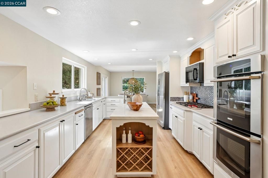 Image 13 of property listing at 1080 Melissa Ct, Walnut Creek, CA 94598