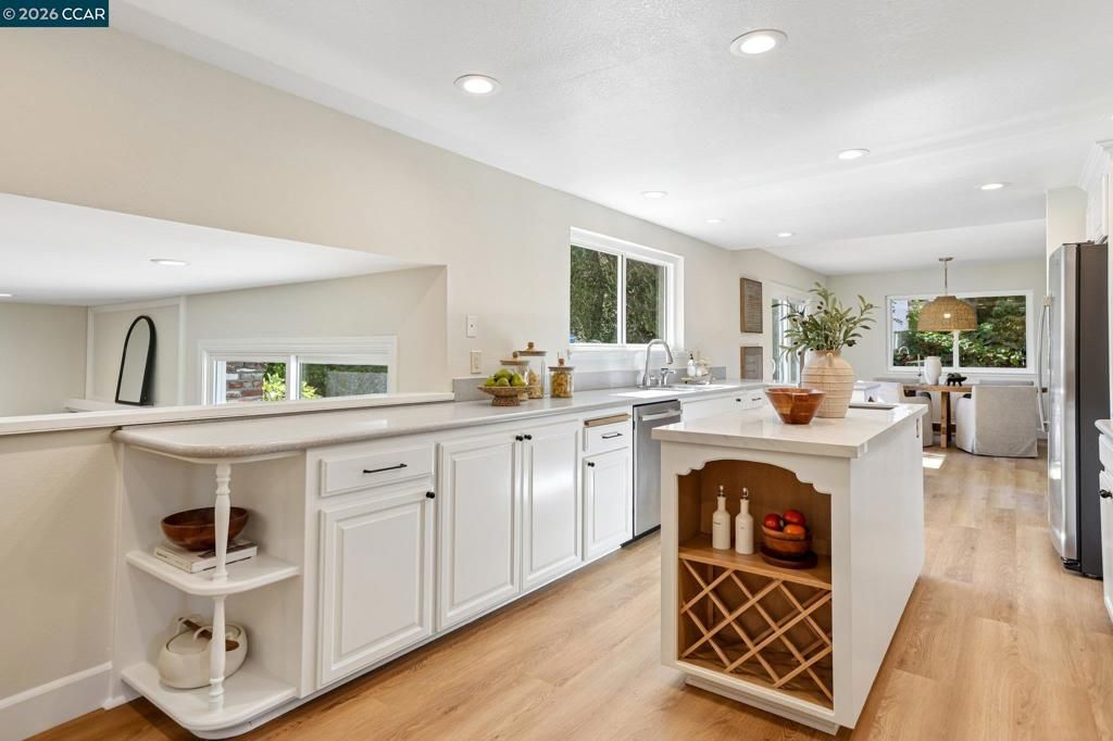 Image 14 of property listing at 1080 Melissa Ct, Walnut Creek, CA 94598
