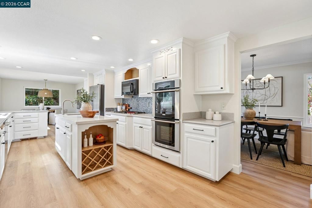Image 15 of property listing at 1080 Melissa Ct, Walnut Creek, CA 94598