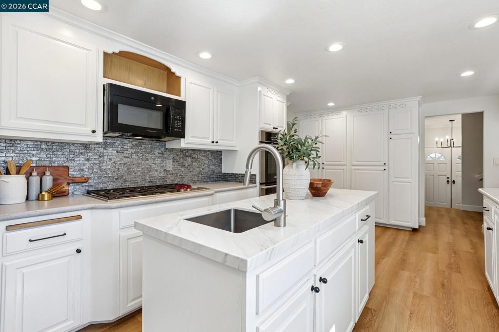 Image 16 of property listing at 1080 Melissa Ct, Walnut Creek, CA 94598