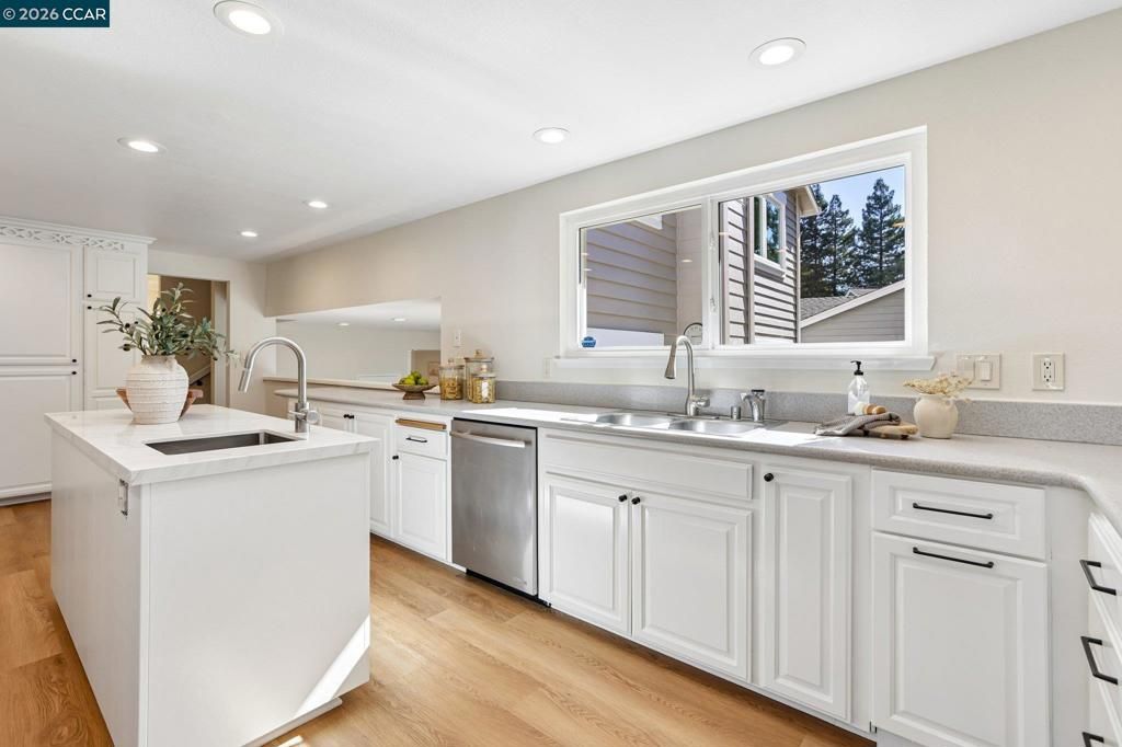Image 17 of property listing at 1080 Melissa Ct, Walnut Creek, CA 94598
