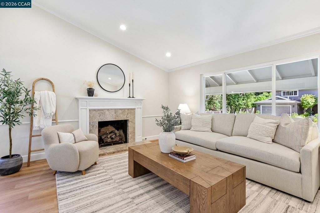 Image 6 of property listing at 1080 Melissa Ct, Walnut Creek, CA 94598