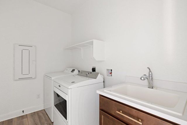 6609 Apache Plum LN, Spicewood, TX 78669