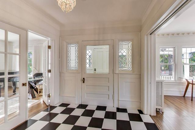 176 Riverside Road, Riverside, IL 60546